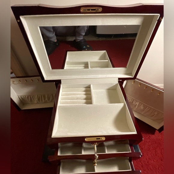 VINTAGE Jere Luxury High Gloss Locking Lux Floral Design Jewelry Box with Key! - Picture 6 of 9